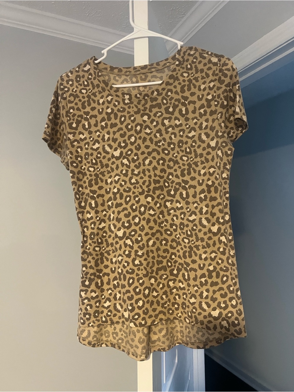 Leopard Print Short Sleeve Tee in Tan
